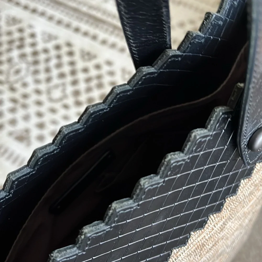 🔥HOST PICK🔥 Bottega Veneta tote - Picture 6 of 11